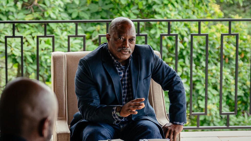 Sud-Kivu : Joseph Kabila entame ses consultations par un échange avec le Barza intercommunautaire pour la paix 2 000 48NY9FH