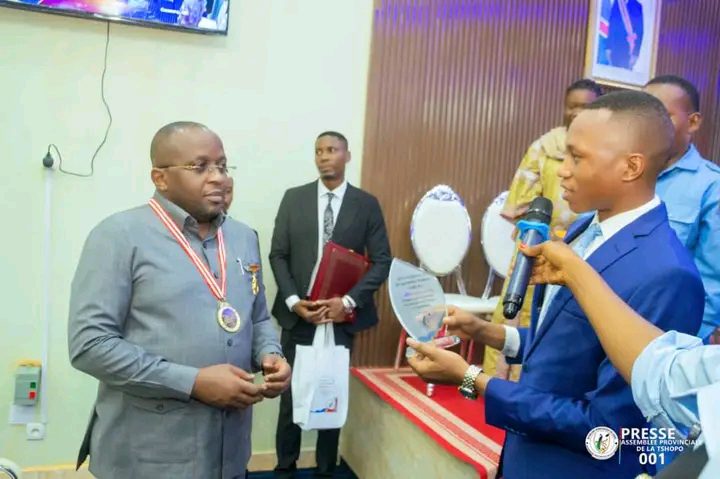 Tshopo : le Vice-Premier Ministre Jacquemain Shabani et Félix Tshisekedi décorés pour leur engagement en faveur de la paix 3 1750744553316