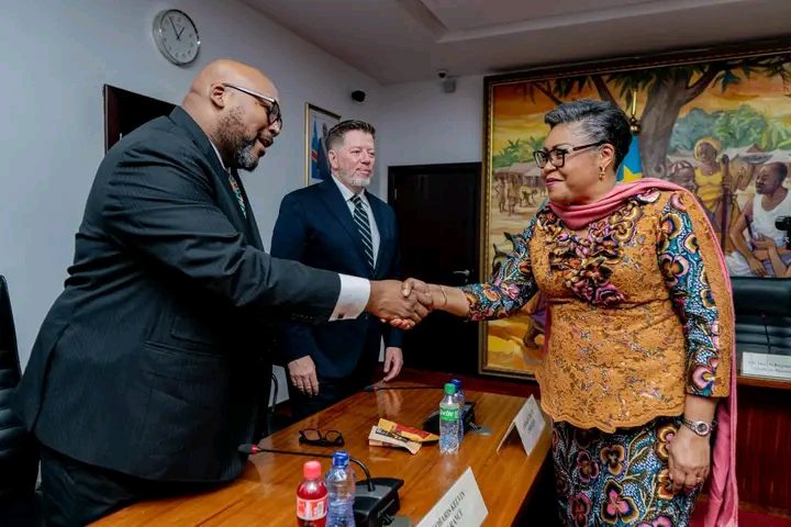 RDC : Après Tshisekedi, les pasteurs américains échangent avec la Première ministre Suminwa autour de la paix en RDC