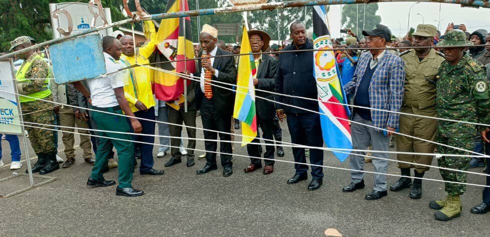 RDC–Ouganda : Kampala rouvre la frontière de Bunagana dans une zone contrôlée par le M23 2 GvfoWxXWoAAlgjY 1