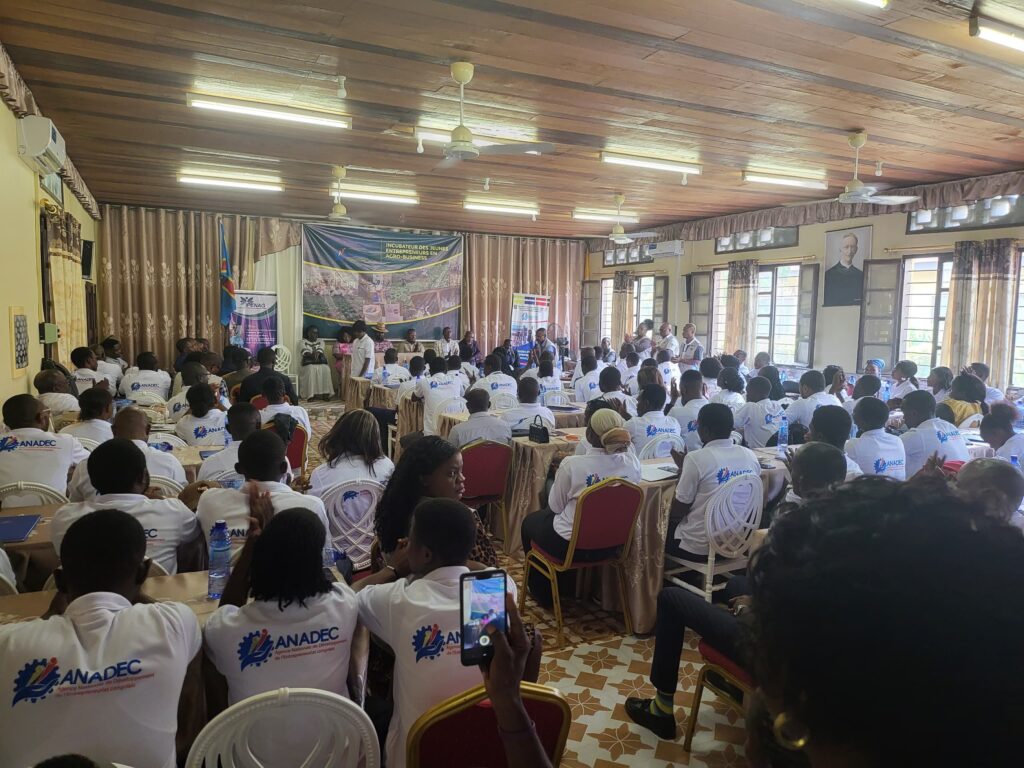 Tshopo : le ministre Senold Tandia lance officiellement le programme d'incubation de 100 jeunes dans l'agrobusiness 3 IMG 20250704 WA0078