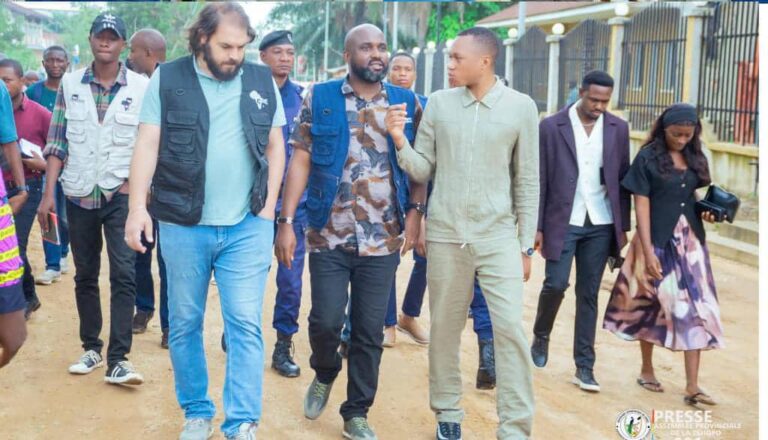 Tshopo : Mateus Kanga, à l’écoute du terrain, s’impose comme gardien du chantier public à Kisangani