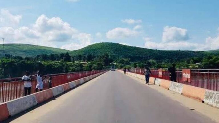 RN1 : La société civile du Kwango dénonce une « taxation militaire illégale » à l’entrée de Kinshasa