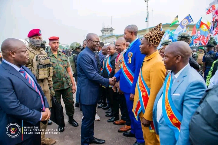 Kindu : le ministre de la Défense échange avec les militaires