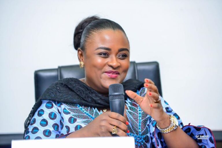 RDC : la polémique sur la double nationalité des dirigeants relancée par Francine Muyumba
