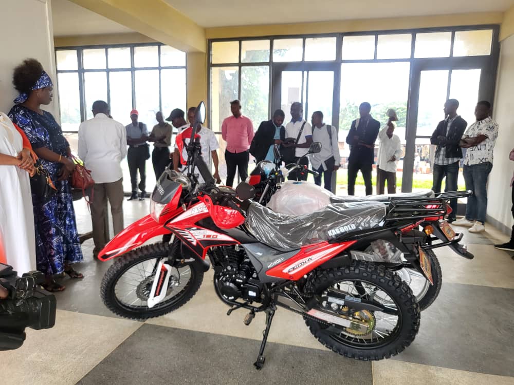 Tshopo : Héritier Likaka dote les agents de l’ITPR de motos et d’équipements pour renforcer le suivi des travaux 2 IMG 20250819 WA0024
