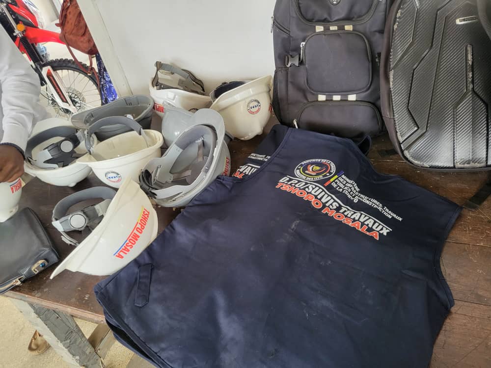 Tshopo : Héritier Likaka dote les agents de l’ITPR de motos et d’équipements pour renforcer le suivi des travaux 3 IMG 20250819 WA0025