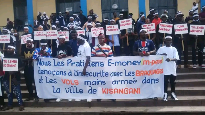 Kisangani : colère des gérants M-Pesa après l’assassinat de Benjamin Ezulua