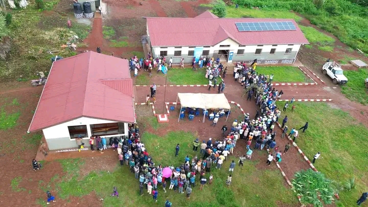 Bas-Uélé : le gouverneur Mokeni inaugure deux centres de santé modernes à Poko 4 1758398351951