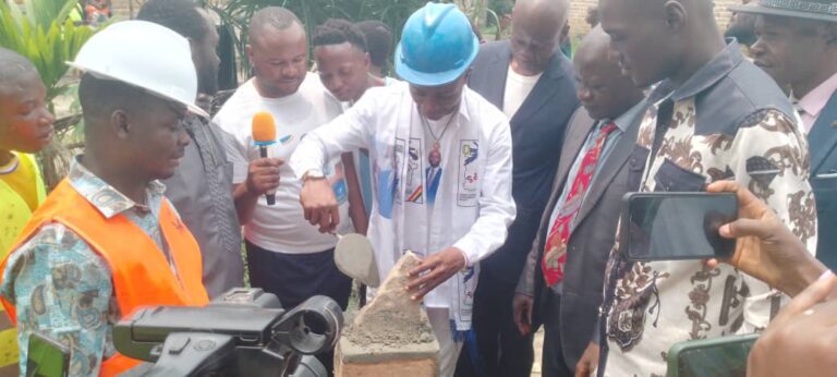Kisangani : Patrick Matata lance la construction d’un dalot pour désenclaver le quartier Magopi