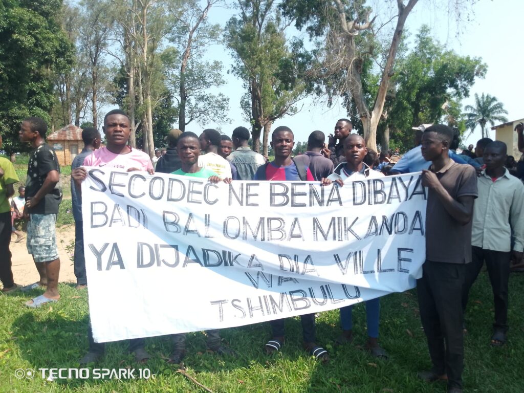 Tshimbulu : La société civile manifeste pour la signature de l’ordonnance présidentielle de nomination de la ville 2 1001129152
