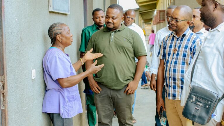 Kisangani : Le député Fontaine Mangala dénonce l’attaque armée contre l’hôpital de Kabondo et règle les factures de 45 malades