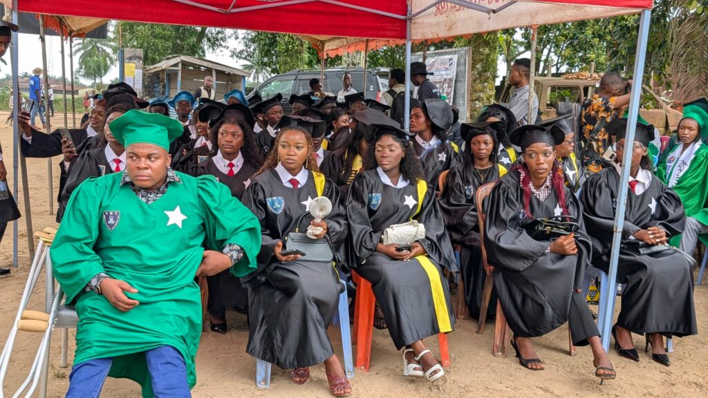 Kisangani : 75 nouveaux diplômés de l’UMC font leur entrée sur le marché de l’emploi 2 IMG 20250930 WA0040