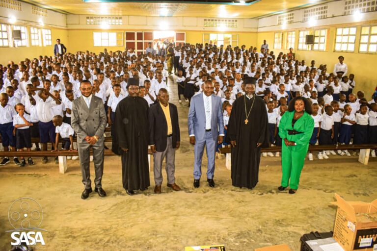 Kananga : Me Alexandre Tshiama Mamba salue l’initiative numérique d’Orange pour les élèves