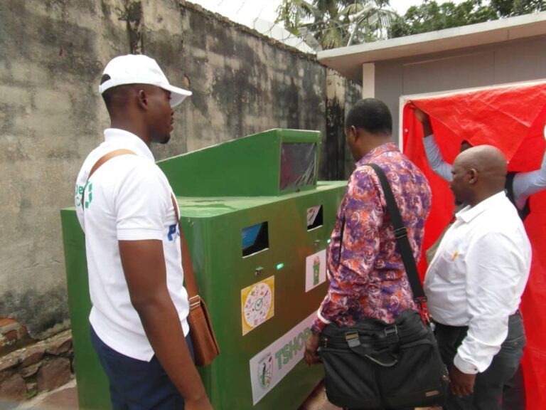 RDC : Daniel Kinumbi présente sa poubelle intelligente à la compétition des jeunes innovateurs de la Francophonie
