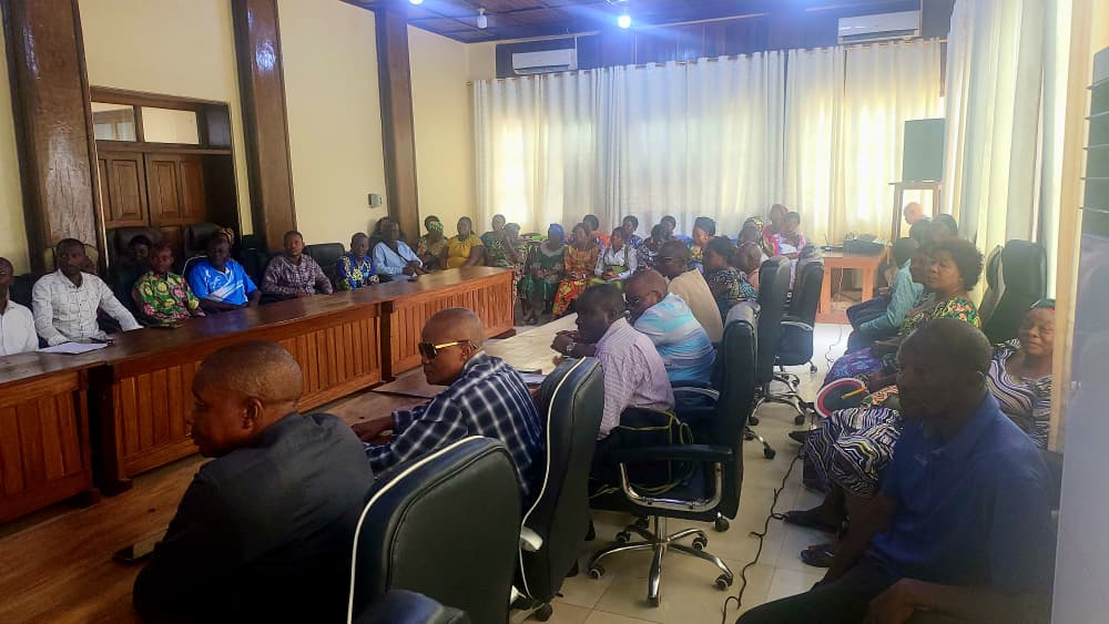 Tshopo : Le Ministre Senold Tandia exige l’application effective de la baisse des prix au marché central de Kisangani 3 IMG 20251023 WA0302 1