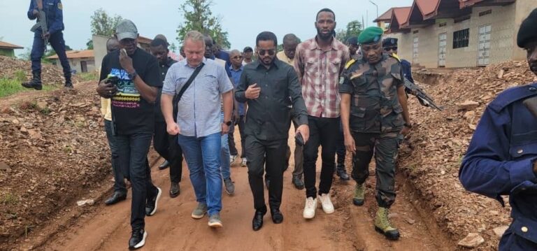 Bas-Uélé : Mike-David Mokeni Amisi constate l’évolution positive des chantiers d’infrastructures à Buta 1 Bas-Uélé : Mike-David Mokeni Amisi constate l’évolution positive des chantiers d’infrastructures à Buta