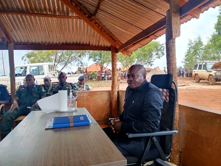 Kasaï Central : le Gouverneur Joseph-Moïse Kambulu en mission de renforcement de la sécurité et de la cohésion sociale à Luiza 6 IMG 20251027 WA0012