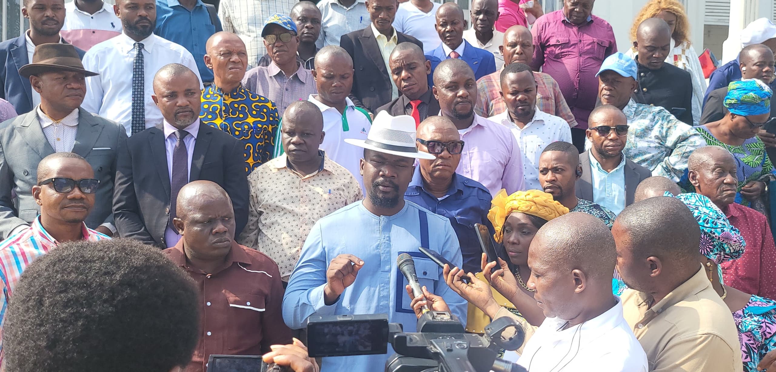 Tshopo : Le ministre Senold Tandia appelle à la stricte application des frais scolaires officiels dans toutes les écoles 1 IMG 20251030 WA0105