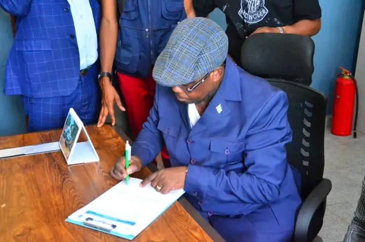 Tshikapa : Le gouverneur Crispin MUKENDI concrétise la vision du Chef de l’État avec l’inauguration du bâtiment administratif de Kamonia 4 IMG 20251031 WA0032