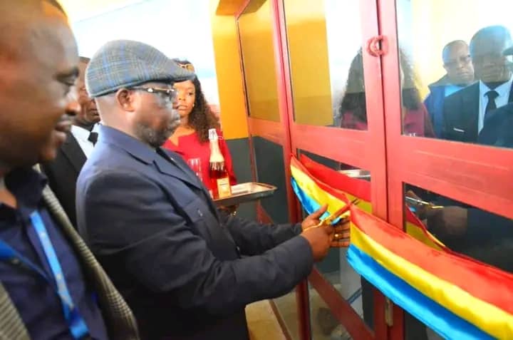 Tshikapa : Le gouverneur Crispin MUKENDI concrétise la vision du Chef de l’État avec l’inauguration du bâtiment administratif de Kamonia 6 Tshikapa : Le gouverneur Crispin MUKENDI concrétise la vision du Chef de l’État avec l’inauguration du bâtiment administratif de Kamonia