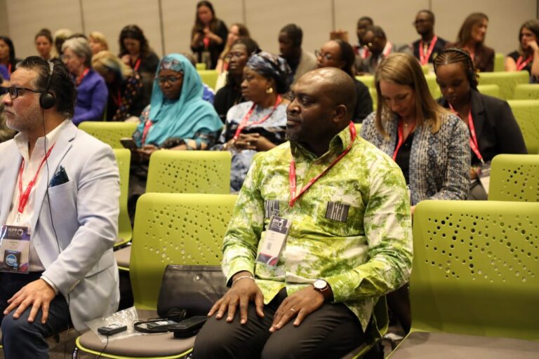 RDC : Théoveul Lotika Likwela plaide pour les droits reproductifs à la 7e Conférence internationale sur la planification familiale à Bogotá