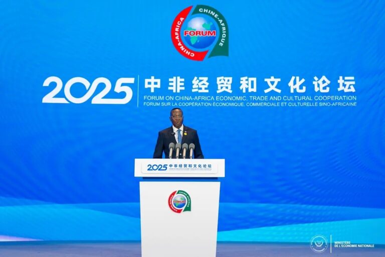 RDC–Chine : Daniel Mukoko Samba appelle à rompre avec l’exportation brute des ressources
