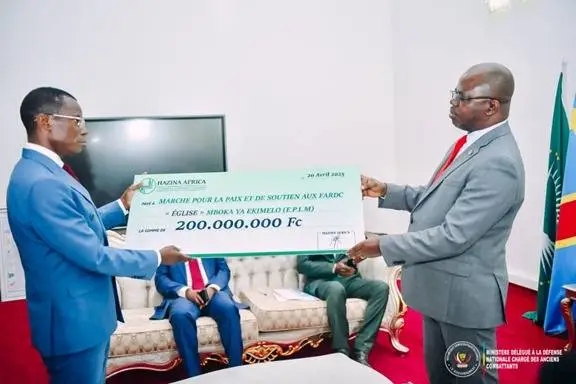 RDC : Un don de 200 millions CDF pour les FARDC remis par l’Église Pentecôtiste au Parlement