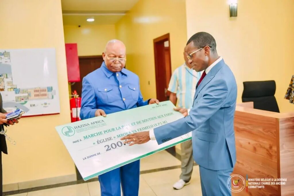 RDC : Un don de 200 millions CDF pour les FARDC remis par l’Église Pentecôtiste au Parlement 4 29317