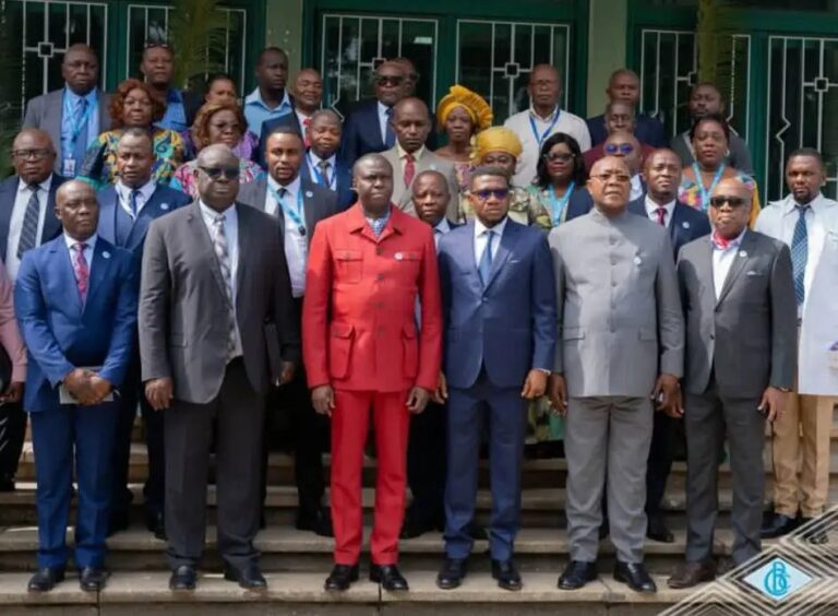 Tshopo : André Wameso plante un cocotier à la BCC pour symboliser résilience et stabilité