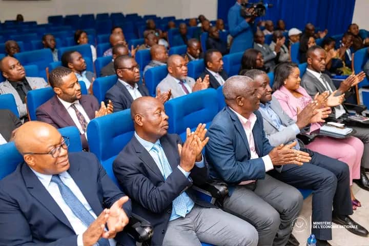 Kinshasa : Le Vice-Premier Ministre clôture les travaux de réforme du petit commerce et du commerce de détail 3 60384