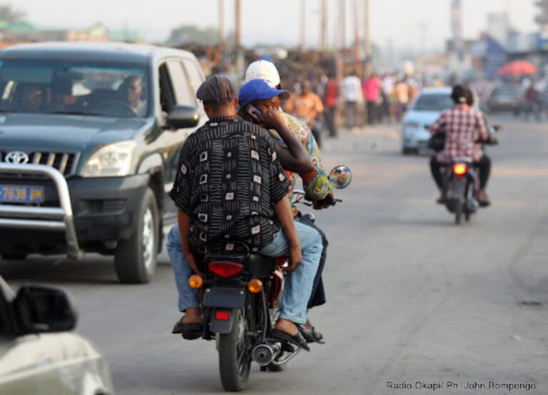 Kinshasa : Des femmes réclament l’interdiction du duo homme‑femme sur moto‑taxi face au harcèlement