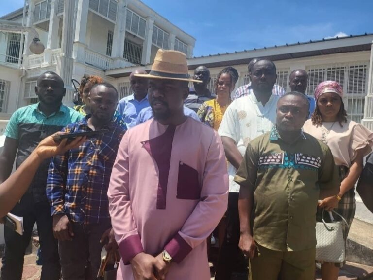 Tshopo : Le ministre de l’Économie Senold Tandia obtient l’engagement de la FENAPEC pour une baisse des prix