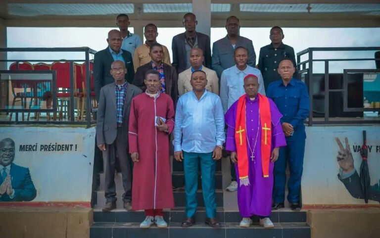 Mai-Ndombe : Les confessions religieuses saluent les efforts de paix du gouverneur Lebon Nkoso