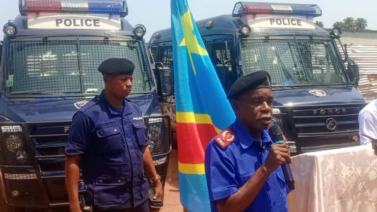 Boende : Trois bus remis à la PNC pour renforcer la sécurité dans la Tshuapa