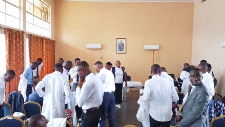 Kasaï Central : Cinquante nouveaux médecins prêtent serment à Kananga
