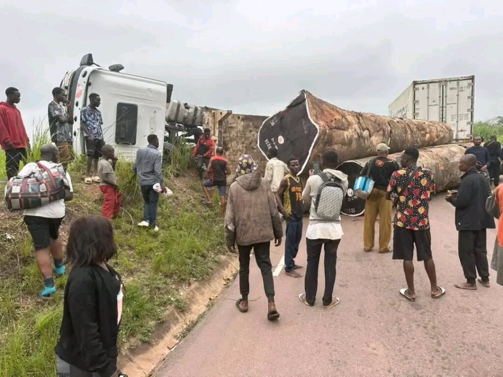 Kongo Central : manœuvre héroïque d’un chauffeur sur la RN1 évite le pire 2 238948