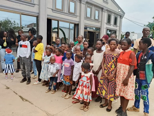 Lubumbashi : Noël solidaire pour 22 orphelins à l’église Maison du Changement