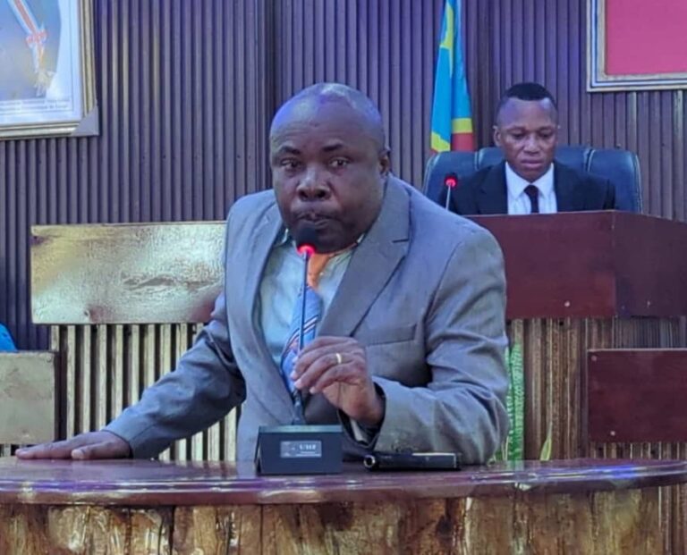 Tshopo : Opacité financière et désordre urbain, Freddy Yuma sonne l’alarme à l’Assemblée provinciale