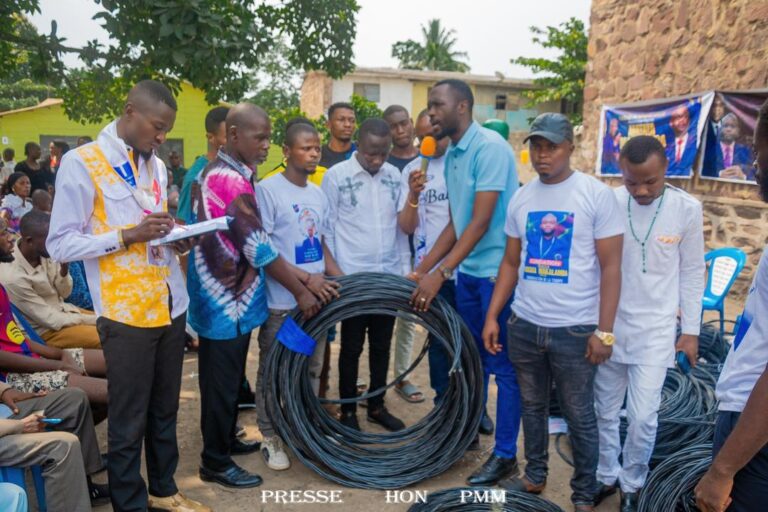 Tshopo : Patrick Matata Makalamba dote Mangobo de plus de 5 000 mètres de câbles électriques