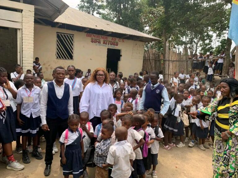 Kisangani : Véronique Mokoto renforce son action sociale à l’école Sifa Kitoko