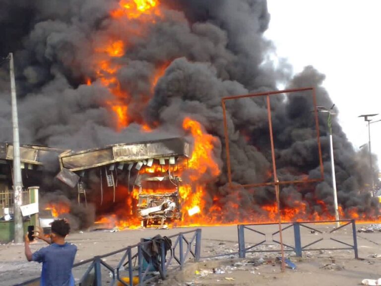 Kinshasa : Un incendie s’est déclaré dans une station-service, situation préoccupante à Masina