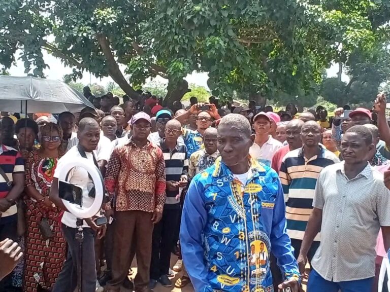 Sud-Ubangi : Les enseignants en colère paralysent les examens à cause des arriérés de salaire