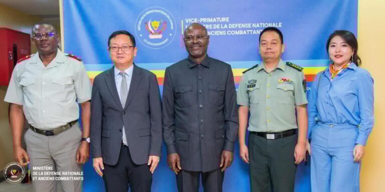 RDC–Chine : Guy Kabombo et l’ambassadeur Zhao Bin consolident la coopération militaire