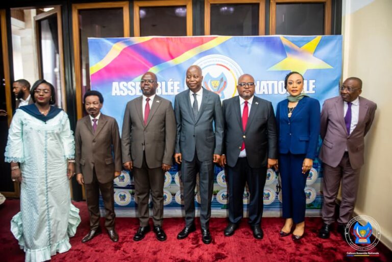 Kinshasa : Le Bureau de l’Assemblée nationale consulte le gouvernement sur la gestion budgétaire de l’État