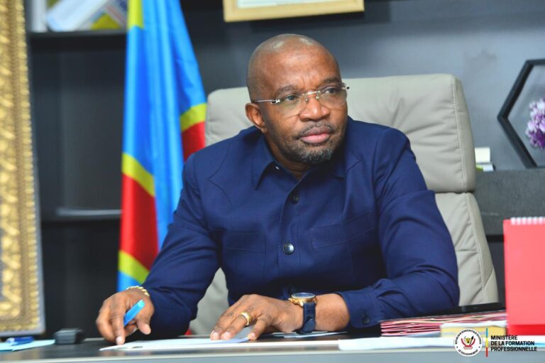 Kinshasa : le ministre de la Formation professionnelle dans le viseur du député Hermès Itina Mayamba