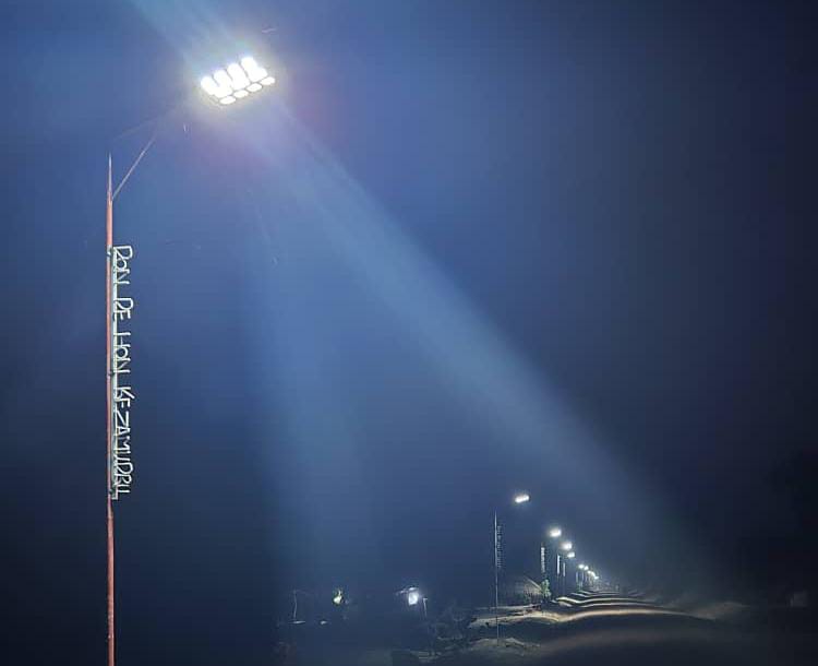 Niangara : Jean-Pierre Kezamudru fait reculer l'obscurité sous l'éclat de projecteurs de 800 watts 2 661188