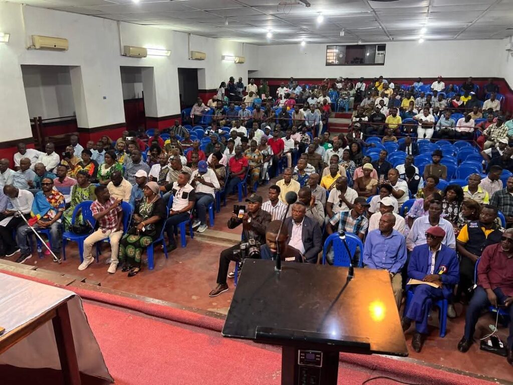 Kisangani : Guillaume Ngefa échange avec les victimes pour apaiser les tensions autour du FRIVAO 3 762660