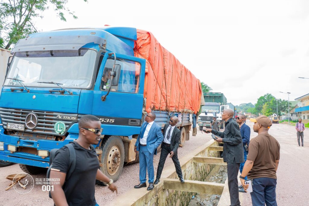 Stationnement anarchique à Kisangani : Paul Lokesa interpelle Delly Likunde après 20 minutes de blocage devant l’Assemblée provinciale 4 951569