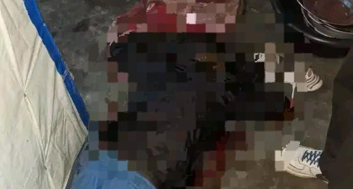 1050817